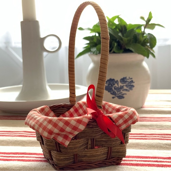 Small Basket / Basket / Mini Basket / Smaller Basket / Cute Basket / Baskets - Picture 1 of 17